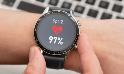 oxygen saturation personal pulse oximeter smartwatch feature