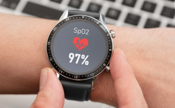 oxygen saturation personal pulse oximeter smartwatch feature