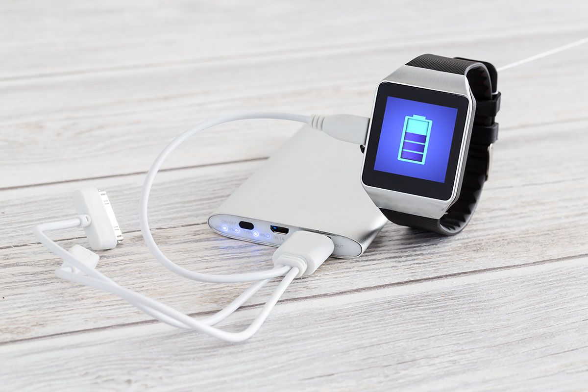 Smart watch charging with energy bank