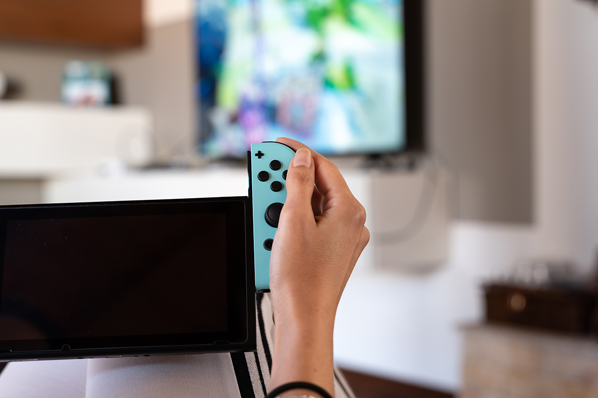 How Handheld Gaming Consoles Are Connecting and Engaging People in 