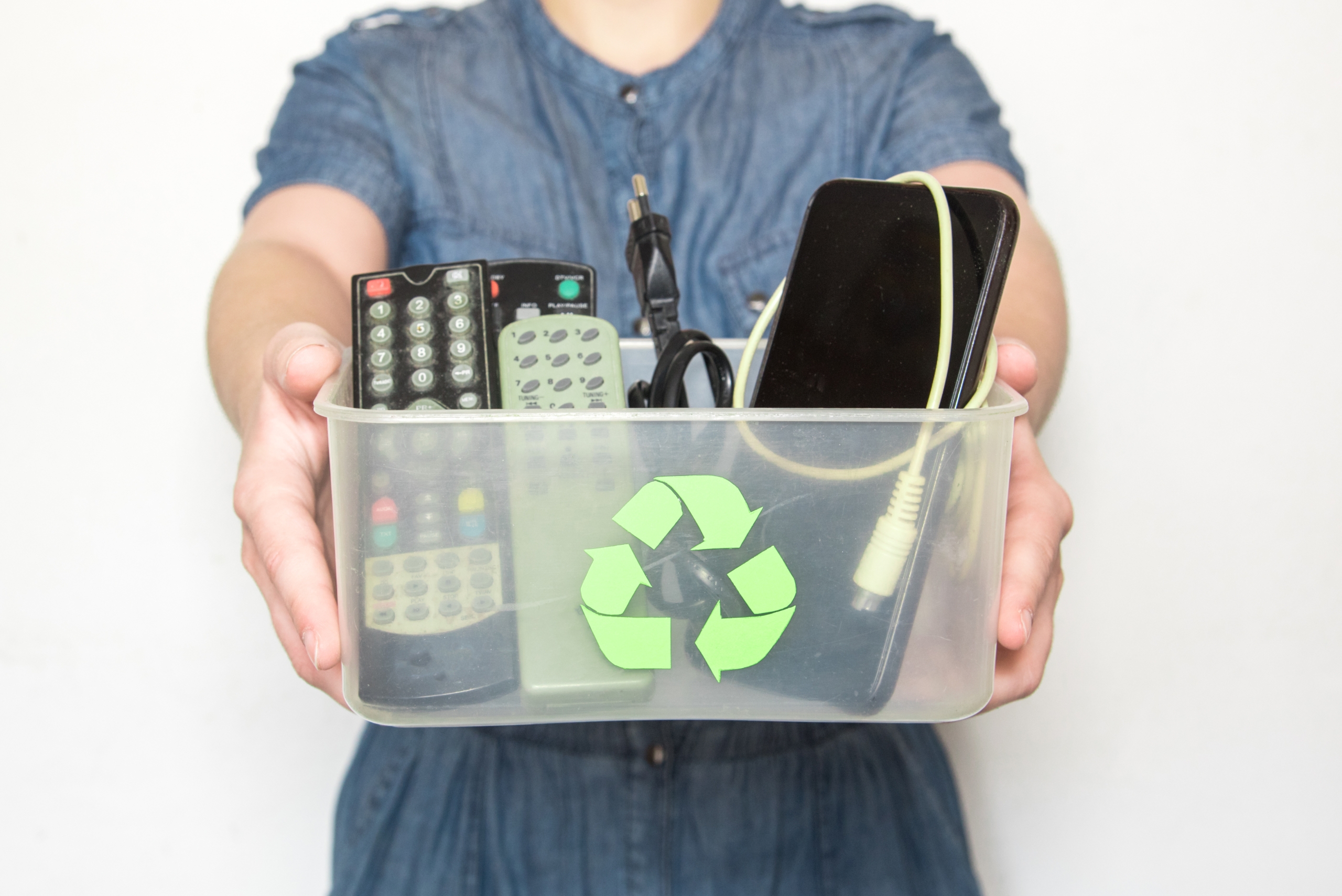 How Can We Solve the Smart Tech E Waste Problem 2 scaled