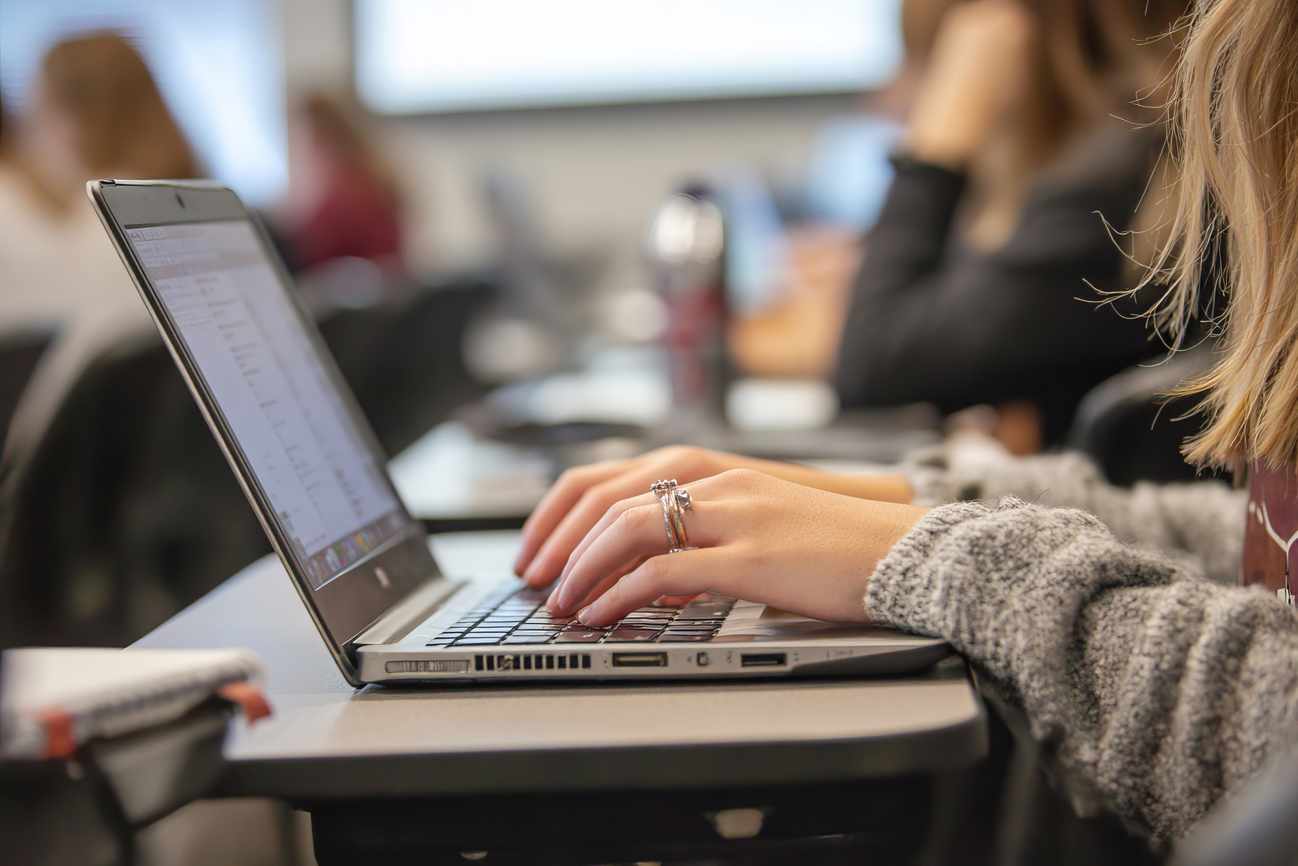 Traditional Or Modern Paper Notetaking Vs. Digital Notetaking scaled